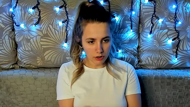 MaggieCake online show from March 9, 2:59 am