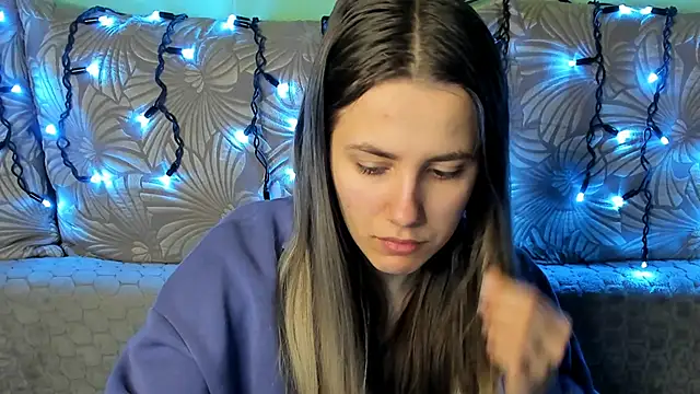 Snapshot of MaggieCake chatting on February 6, 5:03 am MaggieCake online show from February 6, 5:03 am