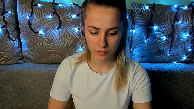 Snapshot of MaggieCake chatting on January 11, 1:45 am MaggieCake online show from January 11, 1:45 am