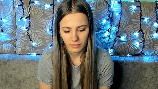 Snapshot of MaggieCake chatting on March 2, 5:44 am MaggieCake online show from March 2, 5:44 am