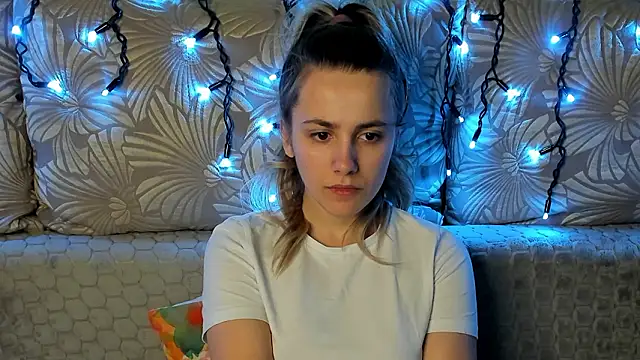 MaggieCake online show from March 11, 2:27 am