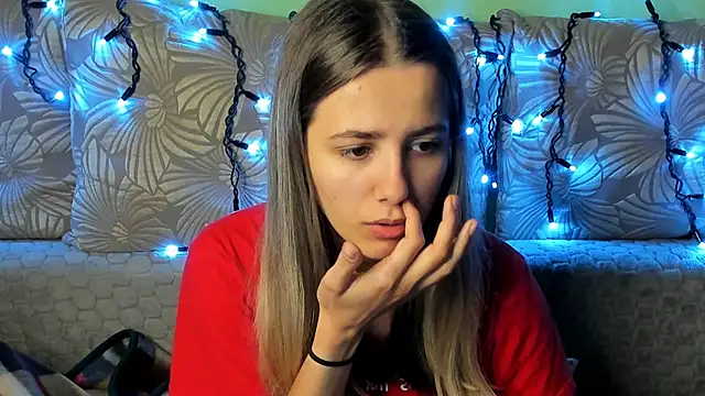 MaggieCake online show from October 31, 3:47 am