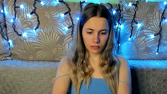 Snapshot of MaggieCake chatting on January 13, 2:04 am MaggieCake online show from January 13, 2:04 am