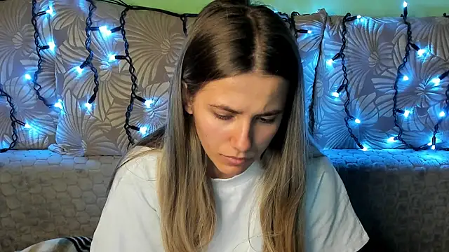 MaggieCake online show from November 11, 3:45 am