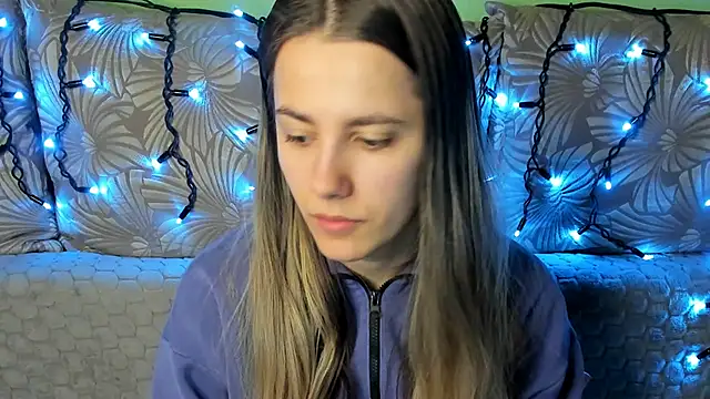 Snapshot of MaggieCake chatting on February 9, 5:49 am MaggieCake online show from February 9, 5:49 am