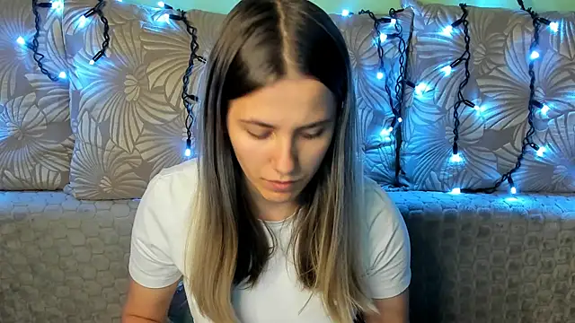 MaggieCake online show from October 24, 2:21 am