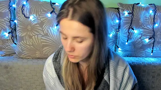 Snapshot of MaggieCake chatting on February 26, 2:22 am MaggieCake online show from February 26, 2:22 am