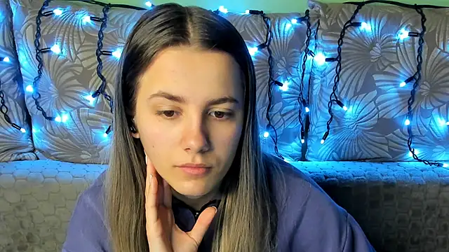 Snapshot of MaggieCake chatting on February 8, 3:37 am MaggieCake online show from February 8, 3:37 am