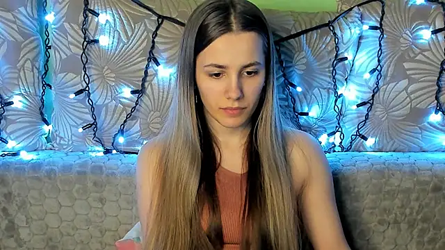 Snapshot of MaggieCake chatting on February 14, 1:34 am MaggieCake online show from February 14, 1:34 am