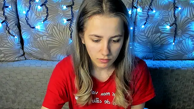 Snapshot of MaggieCake chatting on December 21, 6:04 am MaggieCake online show from December 21, 6:04 am