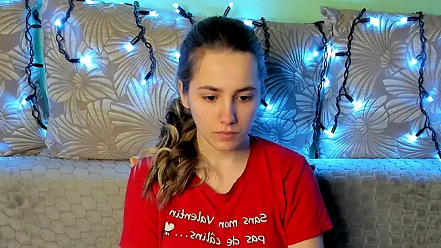 Snapshot of MaggieCake chatting on March 3, 3:35 am MaggieCake online show from March 3, 3:35 am