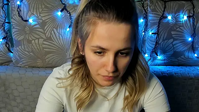 MaggieCake online show from March 8, 1:22 am