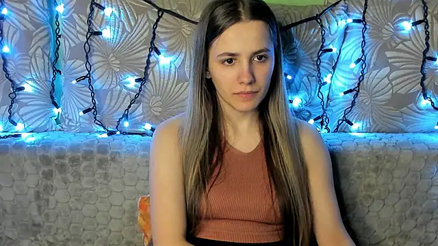 Snapshot of MaggieCake chatting on February 15, 1:42 am MaggieCake online show from February 15, 1:42 am