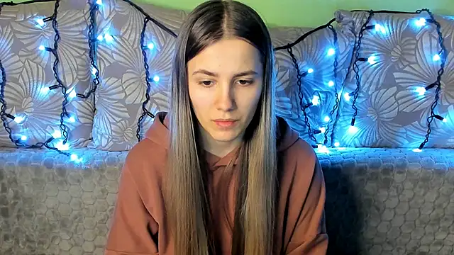 Snapshot of MaggieCake chatting on December 28, 1:29 am MaggieCake online show from December 28, 1:29 am
