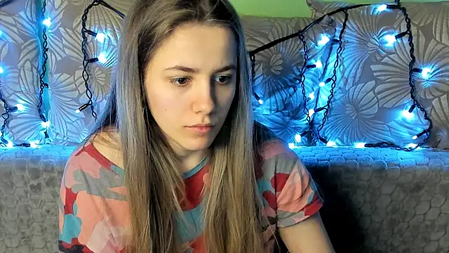 Snapshot of MaggieCake chatting on February 22, 4:51 am MaggieCake online show from February 22, 4:51 am