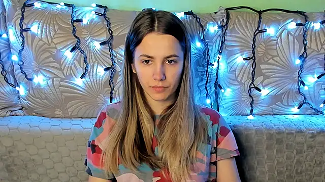 Snapshot of MaggieCake chatting on February 1, 3:27 am MaggieCake online show from February 1, 3:27 am