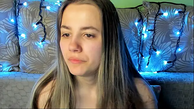 MaggieCake online show from March 24, 2:44 am