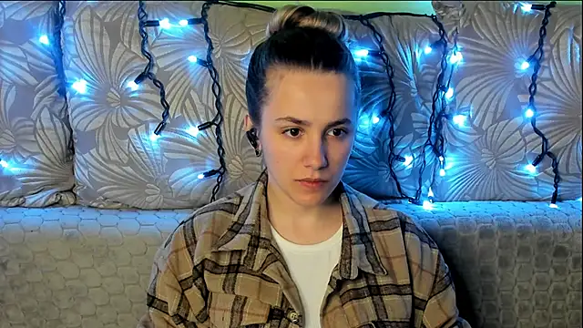 MaggieCake online show from April 13, 12:14 am