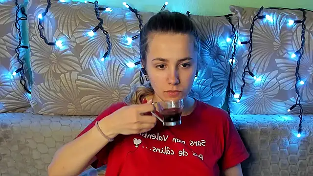 MaggieCake online show from March 4, 1:13 am