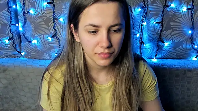 Snapshot of MaggieCake chatting on February 15, 4:13 am MaggieCake online show from February 15, 4:13 am