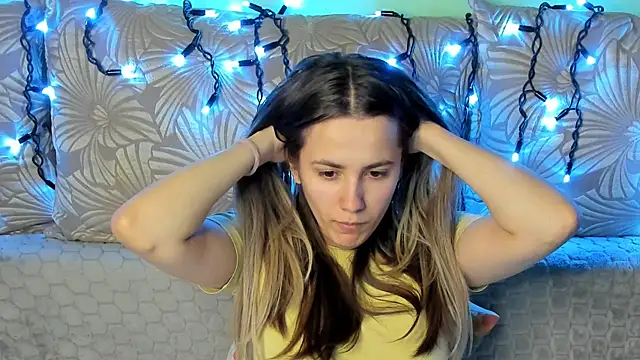 Snapshot of MaggieCake chatting on February 17, 3:48 am MaggieCake online show from February 17, 3:48 am