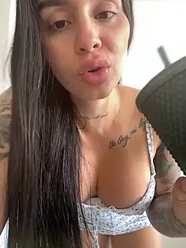 Snapshot of LaraHenao chatting on March 22, 3:20 pm LaraHenao online show from March 22, 3:20 pm