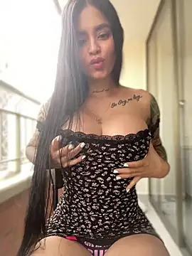 Snapshot of LaraHenao chatting on February 17, 1:22 pm LaraHenao online show from February 17, 1:22 pm