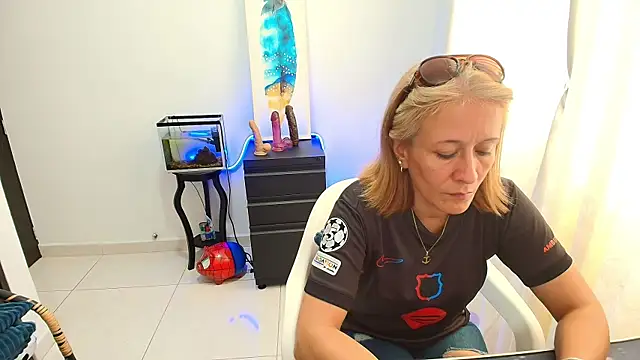 Snapshot of Naty_Stone chatting on October 21, 8:41 pm Naty Stone online show from October 21, 8:41 pm