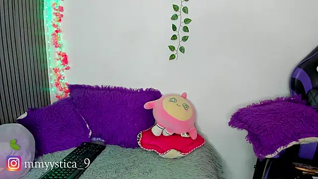 Rainnbow  online show from March 27, 8:26 am