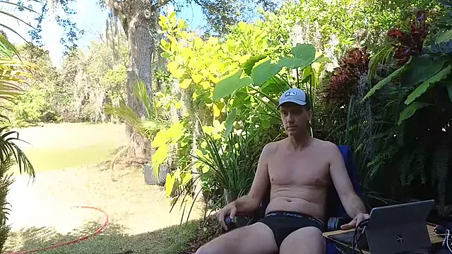 Snapshot of eliberator1777 chatting on February 9, 7:52 pm eliberator1777 online show from February 9, 7:52 pm