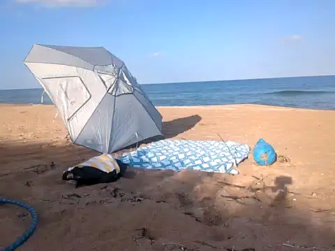 Snapshot of eliberator1777 chatting on February 6, 9:28 pm eliberator1777 online show from February 6, 9:28 pm