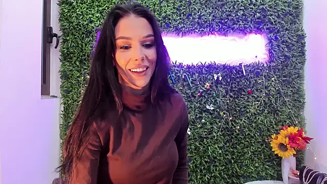 Snapshot of realhotfallingdevil chatting on December 17, 5:45 am realhotfallingdevil online show from December 17, 5:45 am