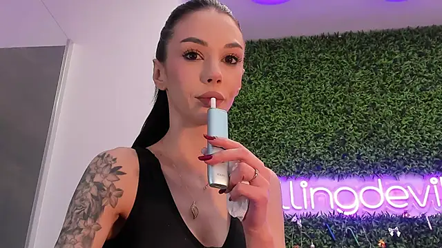 realhotfallingdevil online show from February 7, 6:54 am