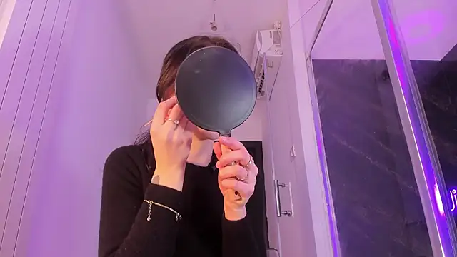 realhotfallingdevil online show from March 3, 4:52 am