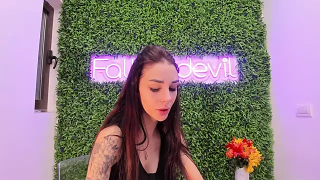 Snapshot of realhotfallingdevil chatting on November 19, 4:01 am realhotfallingdevil online show from November 19, 4:01 am