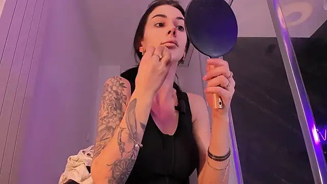 realhotfallingdevil online show from March 4, 5:26 am