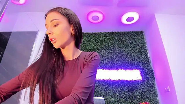 Snapshot of realhotfallingdevil chatting on November 25, 4:24 am realhotfallingdevil online show from November 25, 4:24 am