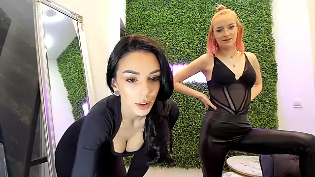 Snapshot of realhotfallingdevil chatting on January 30, 5:30 am realhotfallingdevil online show from January 30, 5:30 am