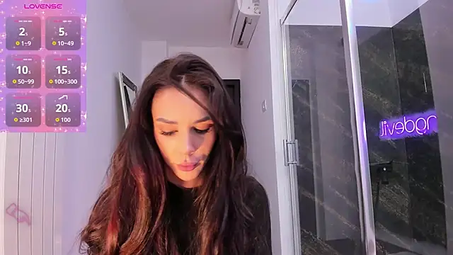 Snapshot of realhotfallingdevil chatting on November 10, 5:34 am realhotfallingdevil online show from November 10, 5:34 am