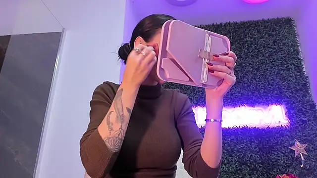 Snapshot of realhotfallingdevil chatting on November 29, 5:51 am realhotfallingdevil online show from November 29, 5:51 am