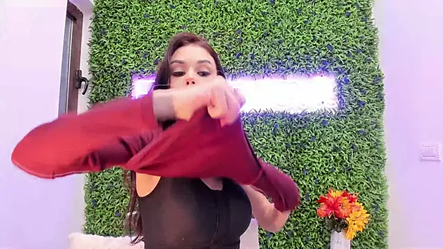 Snapshot of realhotfallingdevil chatting on November 17, 5:55 am realhotfallingdevil online show from November 17, 5:55 am