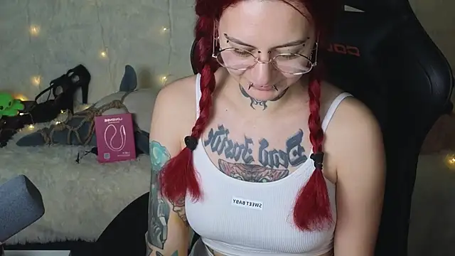 Snapshot of Ginger_Stay chatting on October 15, 9:34 pm Ginger Stay online show from October 15, 9:34 pm