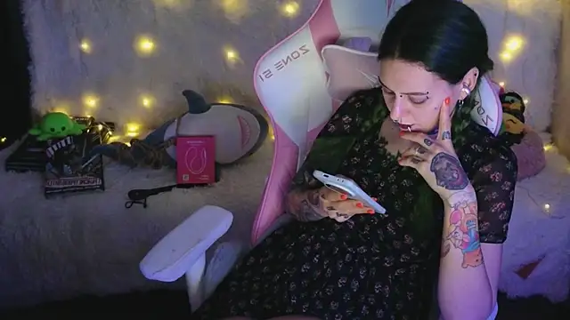 Ginger Stay online show from April 9, 11:05 am