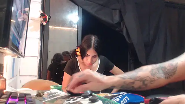 Snapshot of dounolimist777 chatting on December 14, 2:18 am dounolimist777 online show from December 14, 2:18 am