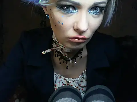 WildMissNiks online show from March 15, 9:16 am