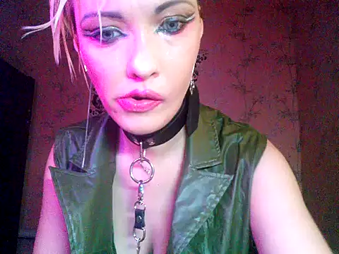 WildMissNiks online show from November 13, 7:56 am