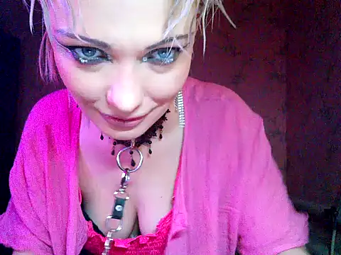 WildMissNiks online show from November 30, 9:10 am