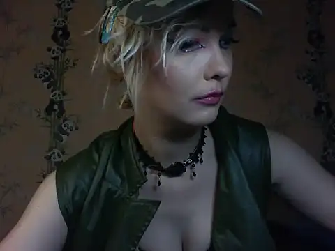 WildMissNiks online show from March 5, 9:50 am