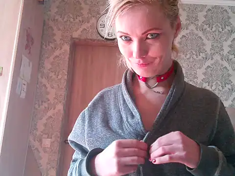 WildMissNiks online show from September 19, 9:02 am