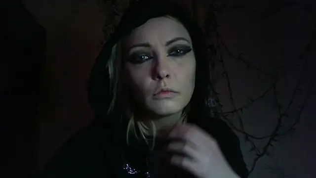 WildMissNiks online show from February 20, 9:00 am